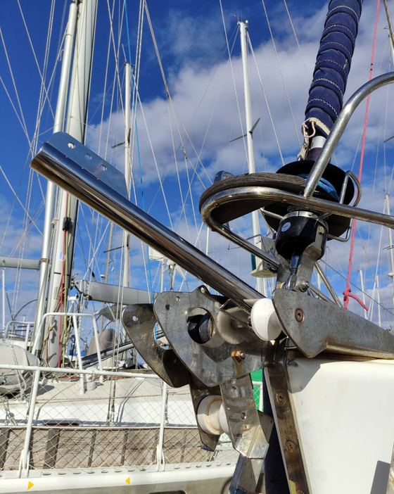 Stainless bow fitting and anchor roller